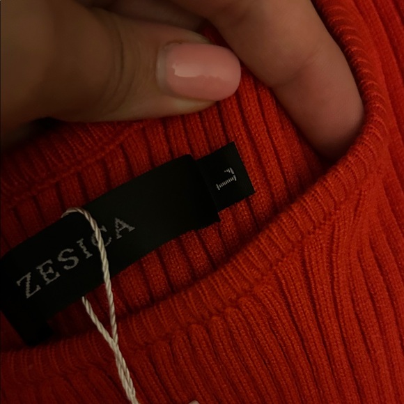 Red Ribbed Fitted Tank Top - Picture 3 of 5